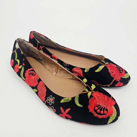Torrid Black and Red Embroidered Floral Flats Ballet Shoe Women's Size 12 W Plus - Picture 1 of 9